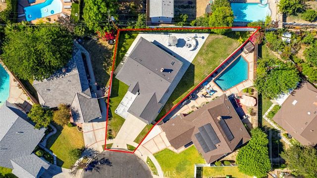 8352 Capps, Northridge, CA 91324