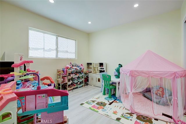 8352 Capps, Northridge, CA 91324