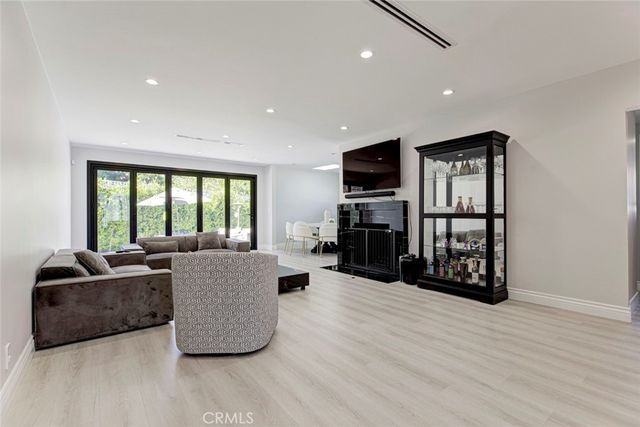 8352 Capps, Northridge, CA 91324