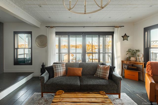 5 Willow Dock Road, Highland, NY 12528