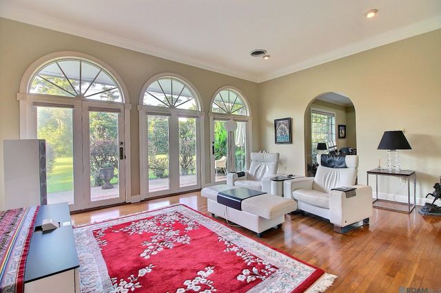 1342 Applewood Rd, Baton Rouge, LA 70808