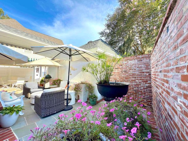 1342 Applewood Rd, Baton Rouge, LA 70808