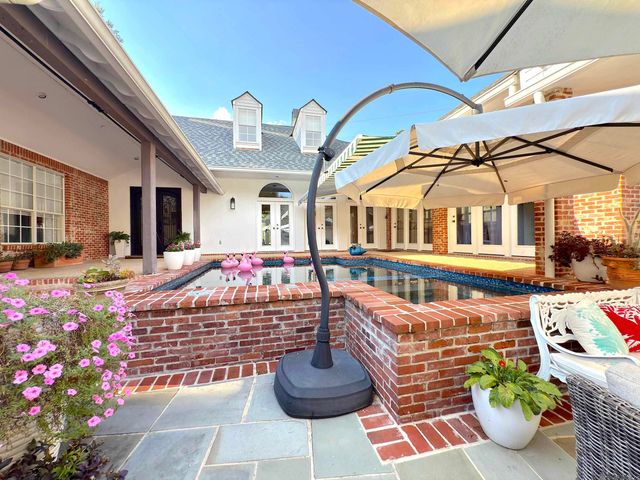 1342 Applewood Rd, Baton Rouge, LA 70808