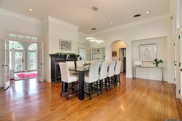 1342 Applewood Rd, Baton Rouge, LA 70808