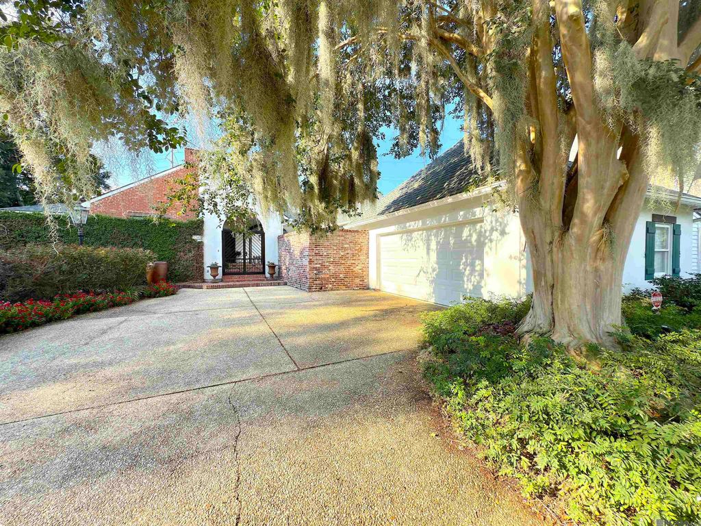 1342 Applewood Rd, Baton Rouge, LA 70808