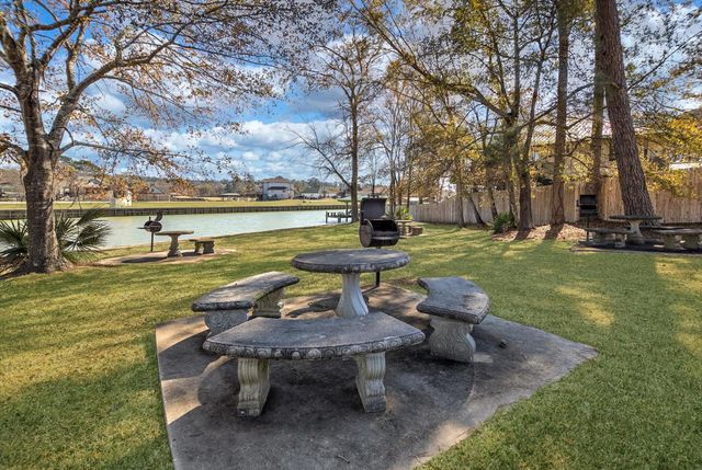 52 Cypress Bend, Huntsville, TX 77340