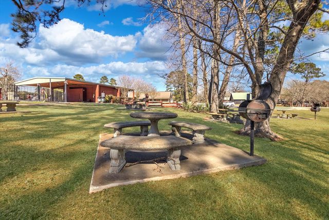 52 Cypress Bend, Huntsville, TX 77340