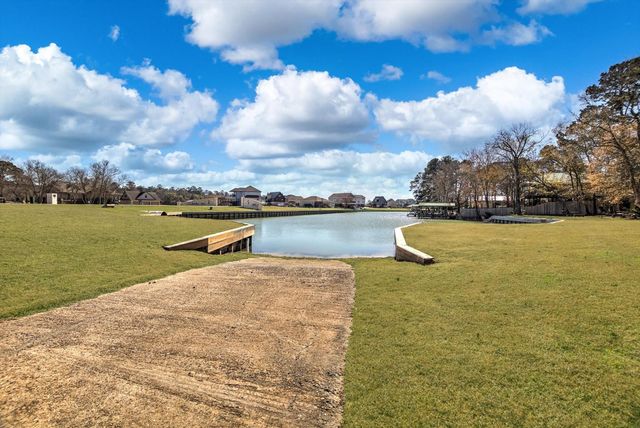 52 Cypress Bend, Huntsville, TX 77340