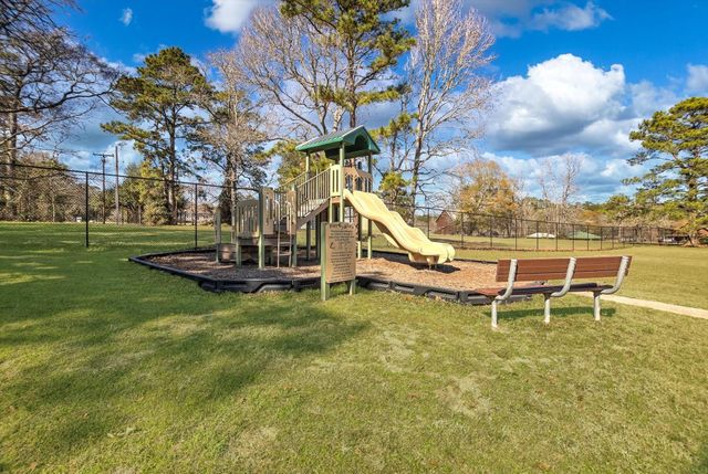 52 Cypress Bend, Huntsville, TX 77340