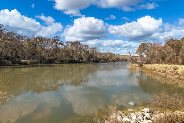 52 Cypress Bend, Huntsville, TX 77340