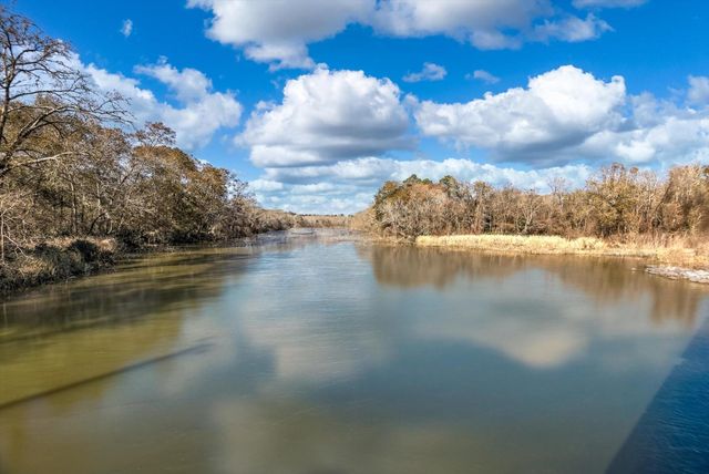 52 Cypress Bend, Huntsville, TX 77340