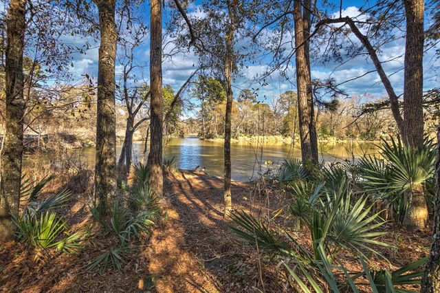 52 Cypress Bend, Huntsville, TX 77340