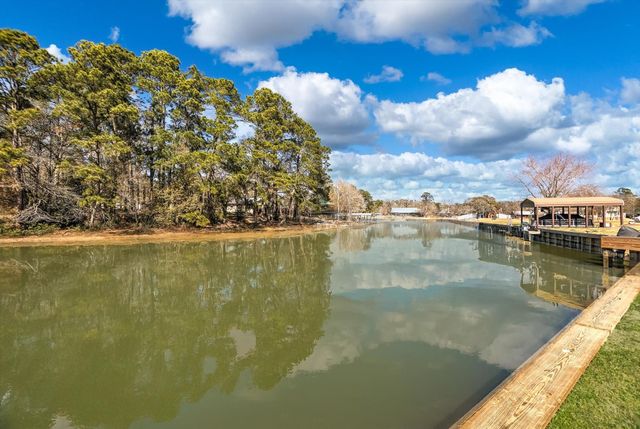 52 Cypress Bend, Huntsville, TX 77340