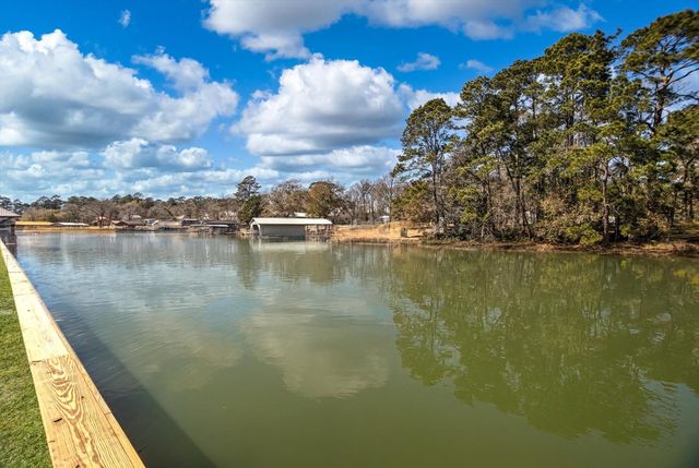 52 Cypress Bend, Huntsville, TX 77340