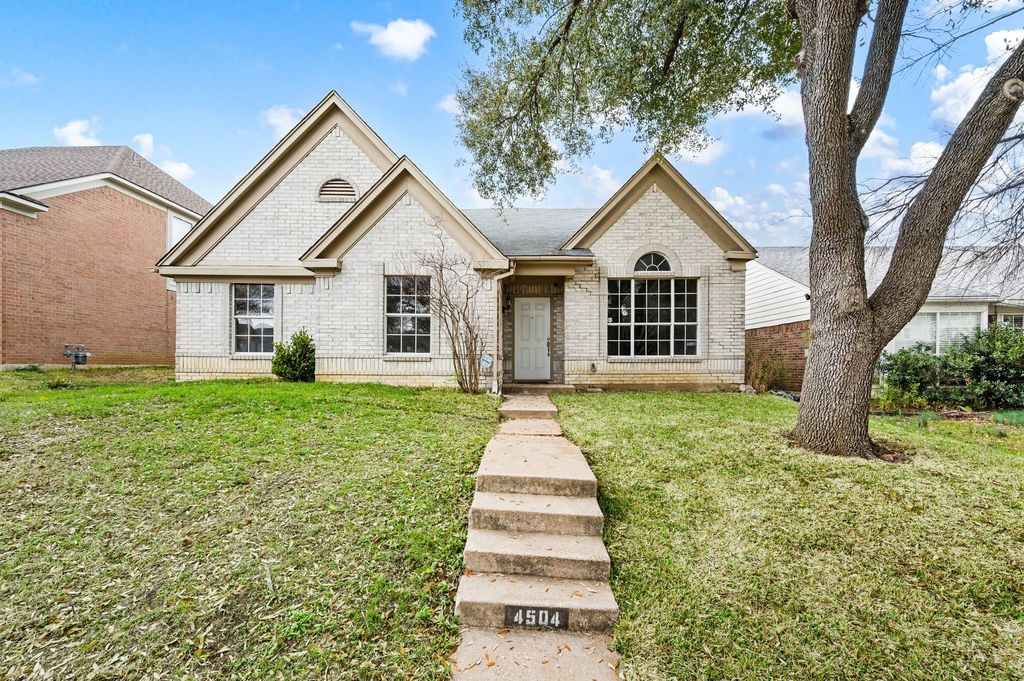 4504 Fargo Drive, Grand Prairie, TX 75052