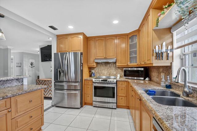 6700 Overland Drive, Delray Beach, FL 33484