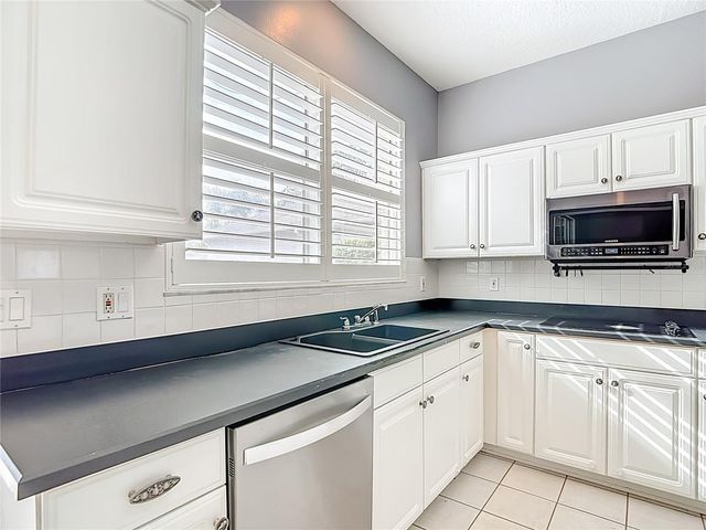 8708 BAY LAUREL COURT, Tampa, FL 33647