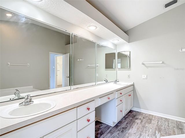 8708 BAY LAUREL COURT, Tampa, FL 33647