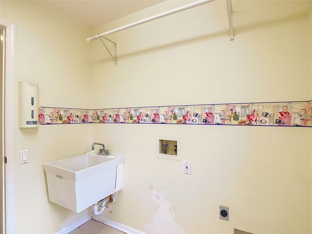 8708 BAY LAUREL COURT, Tampa, FL 33647