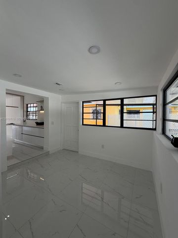 2541 W 10th Ave, Hialeah, FL 33010
