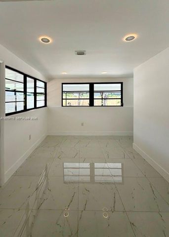 2541 W 10th Ave, Hialeah, FL 33010