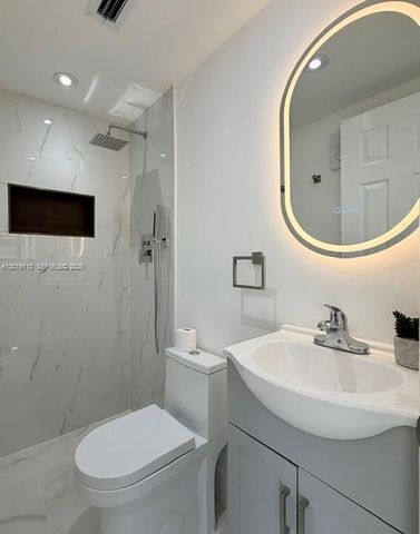 2541 W 10th Ave, Hialeah, FL 33010