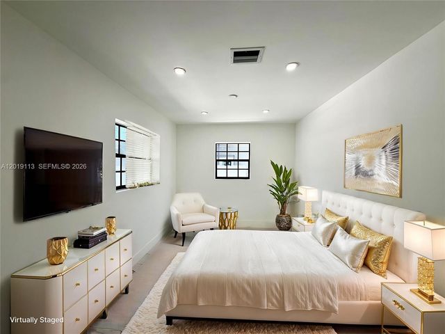 2541 W 10th Ave, Hialeah, FL 33010