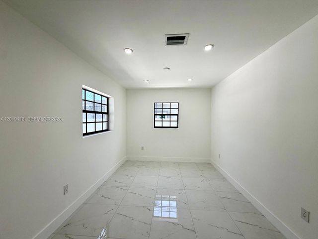 2541 W 10th Ave, Hialeah, FL 33010
