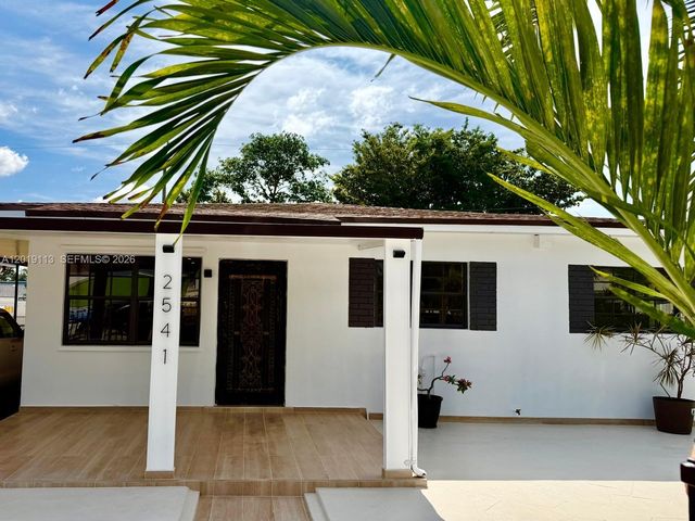 2541 W 10th Ave, Hialeah, FL 33010
