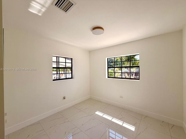 2541 W 10th Ave, Hialeah, FL 33010