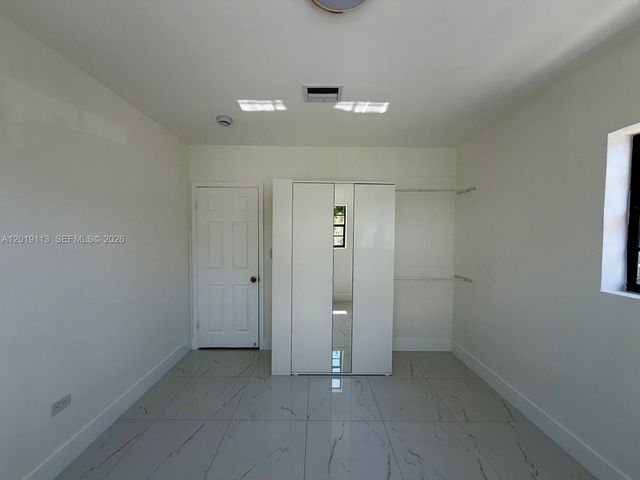 2541 W 10th Ave, Hialeah, FL 33010