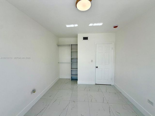 2541 W 10th Ave, Hialeah, FL 33010