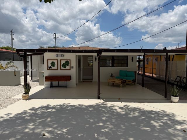 2541 W 10th Ave, Hialeah, FL 33010