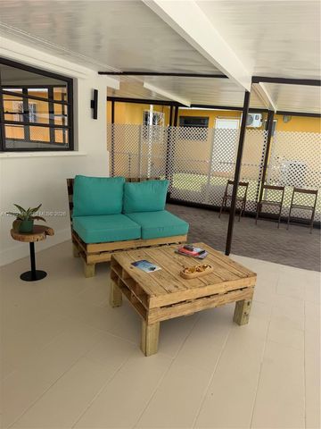 2541 W 10th Ave, Hialeah, FL 33010
