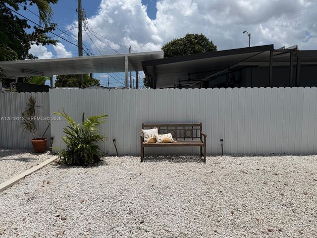2541 W 10th Ave, Hialeah, FL 33010