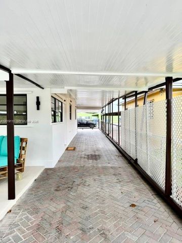2541 W 10th Ave, Hialeah, FL 33010