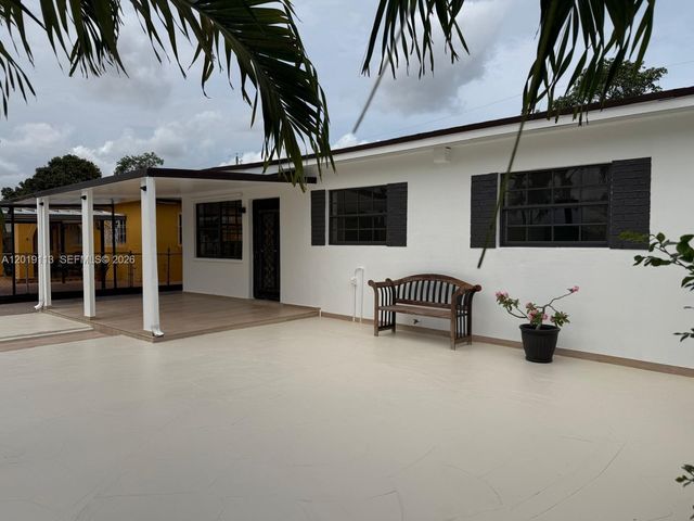 2541 W 10th Ave, Hialeah, FL 33010