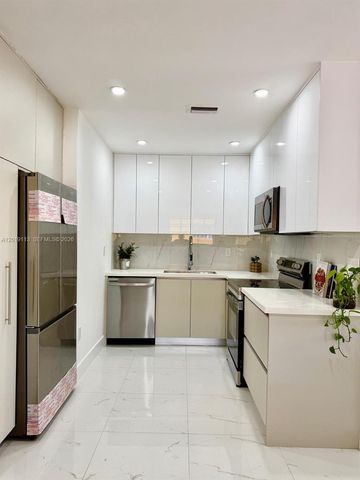 2541 W 10th Ave, Hialeah, FL 33010
