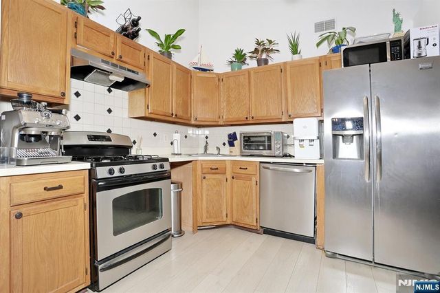 1093 Ash Drive, Mahwah, NJ 07430