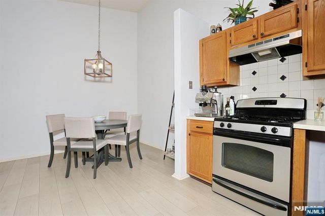 1093 Ash Drive, Mahwah, NJ 07430