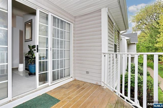 1093 Ash Drive, Mahwah, NJ 07430