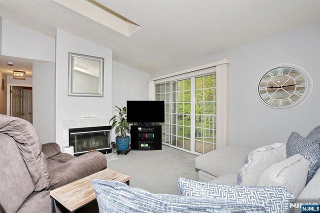 1093 Ash Drive, Mahwah, NJ 07430