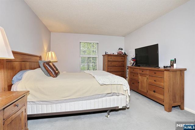 1093 Ash Drive, Mahwah, NJ 07430