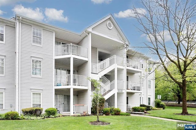 1093 Ash Drive, Mahwah, NJ 07430