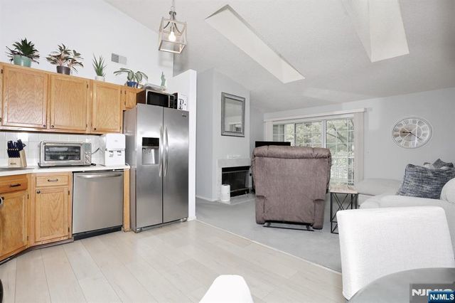 1093 Ash Drive, Mahwah, NJ 07430
