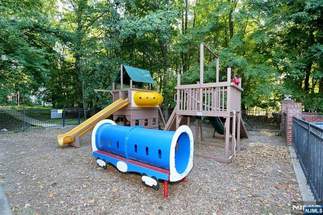 1093 Ash Drive, Mahwah, NJ 07430