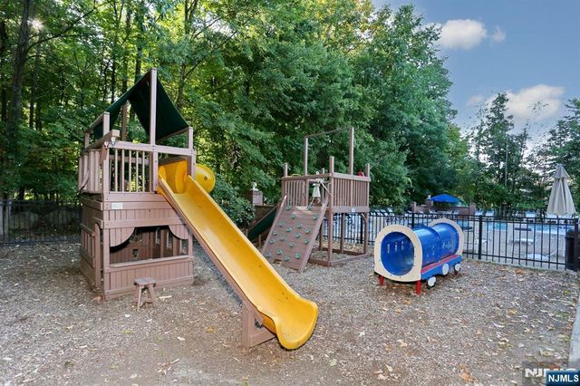 1093 Ash Drive, Mahwah, NJ 07430