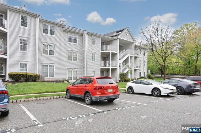 1093 Ash Drive, Mahwah, NJ 07430