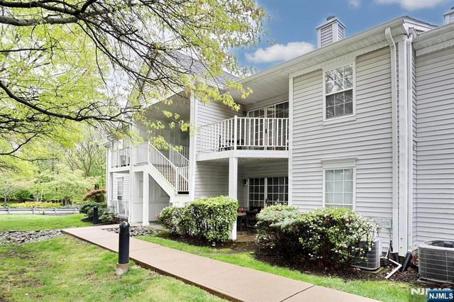 1093 Ash Drive, Mahwah, NJ 07430