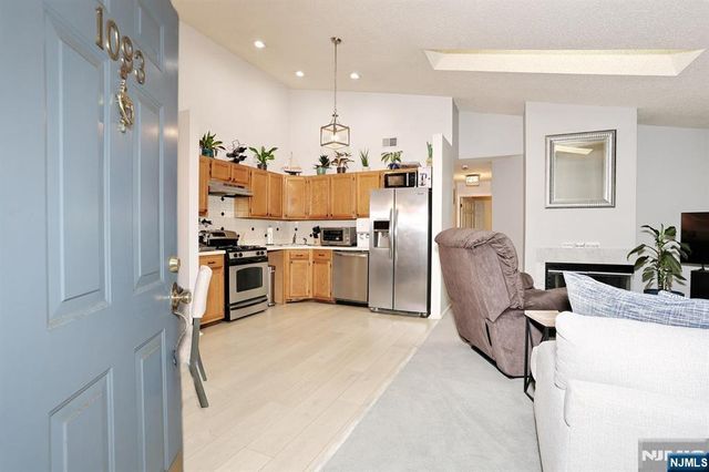 1093 Ash Drive, Mahwah, NJ 07430